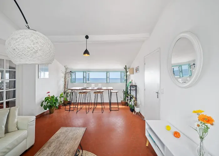 3 Pieces Avec Vue Sur Le Bastion 芒通