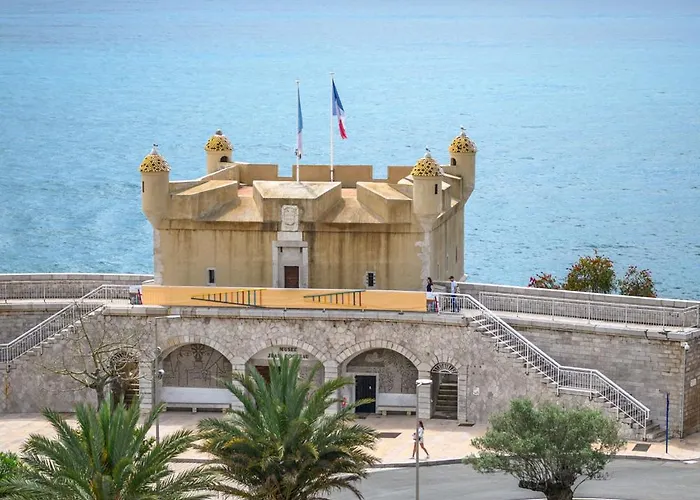 3 Pieces Avec Vue Sur Le Bastion 芒通